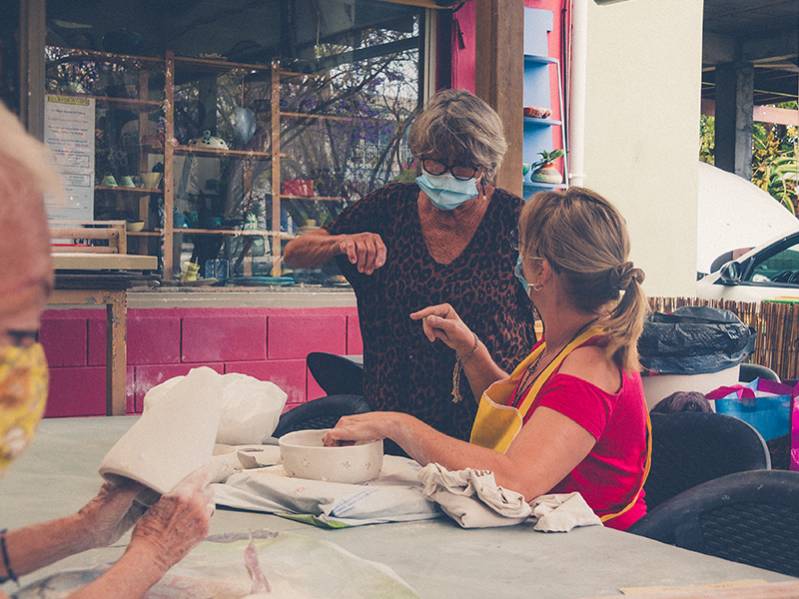 Mettez la main à la pâte avec les cours de poterie de Berthie, au village artisanal de l'Éperon  974