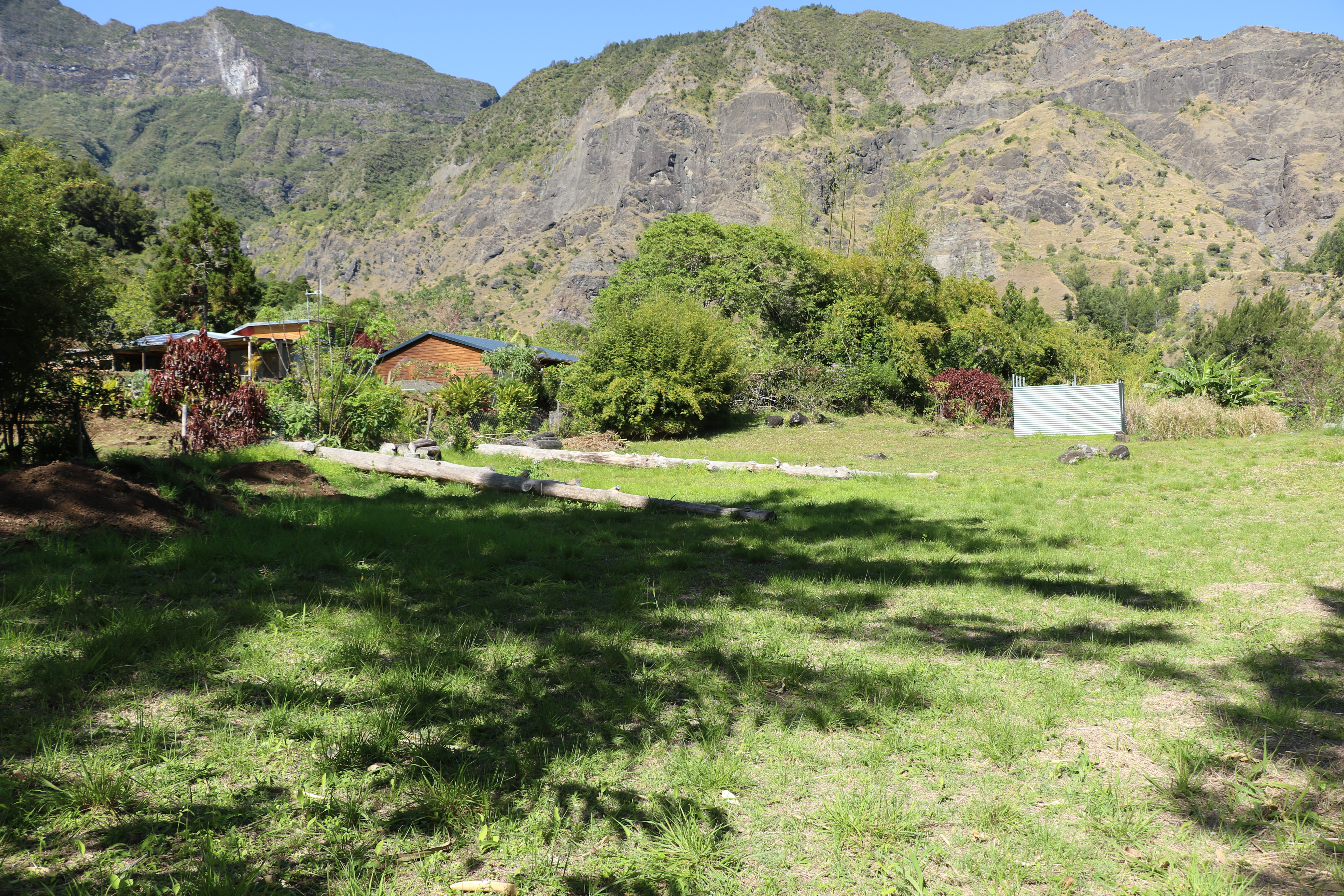 Chez Johnny à ilet à bourse dans le cirque de Mafate ile de La Réunion 974