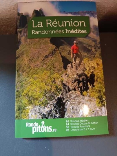 page de couverture du guide La Réunion randonnées inédites